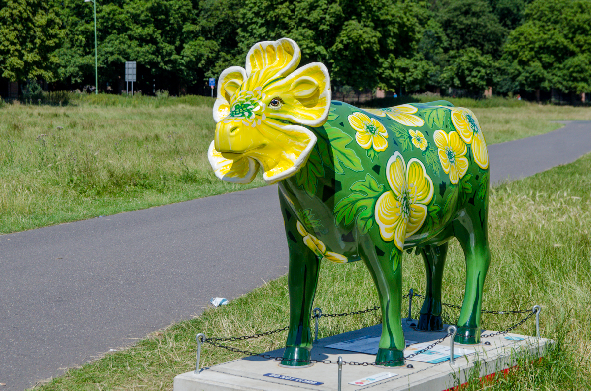 Sculpture de vache décorée